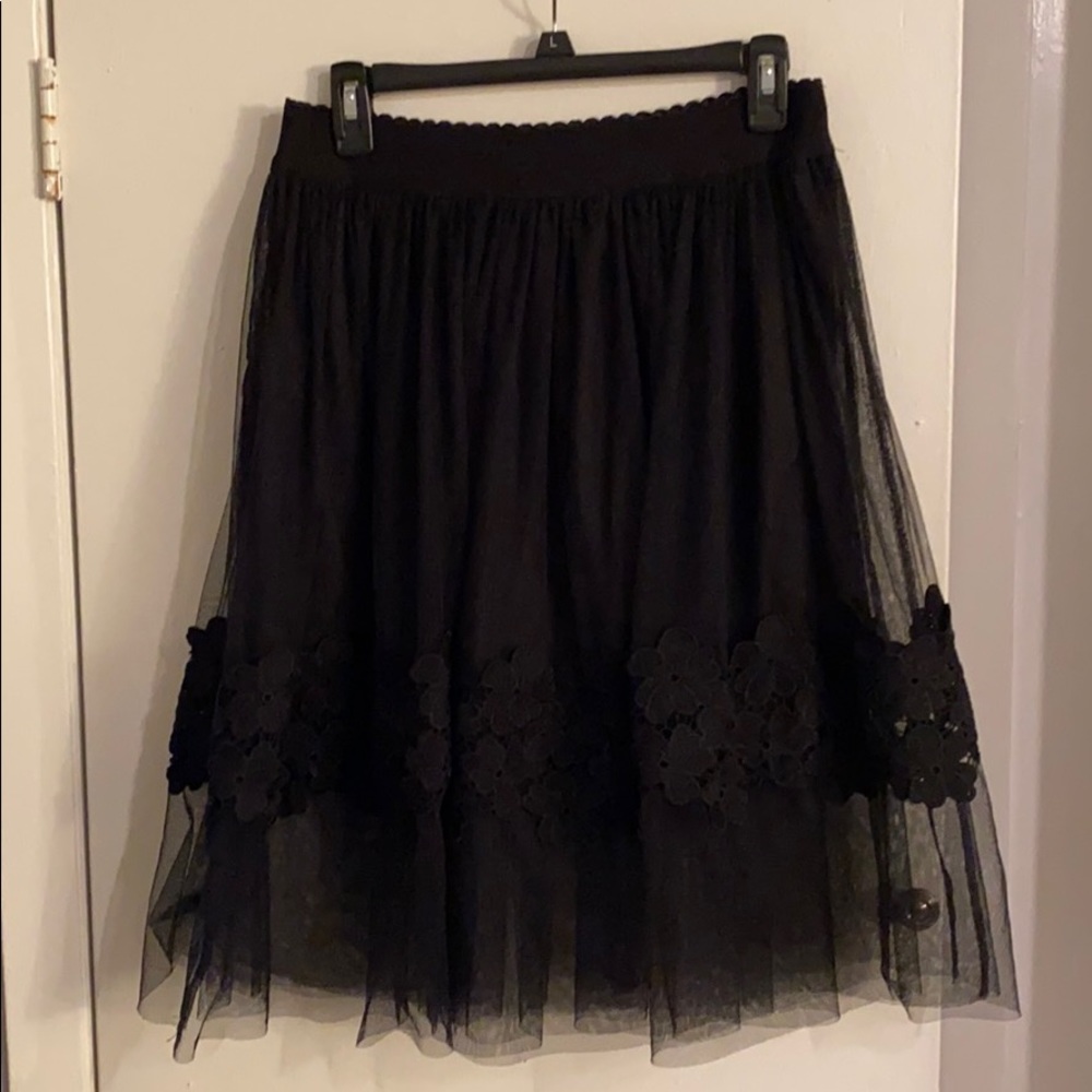Elastic Black Tulle Skirt with Lace detail.